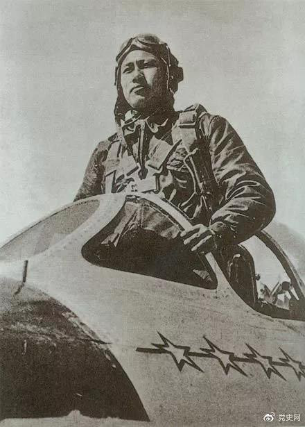 1952年2月10日,志愿军空军一级战斗英雄张积慧一举击落号称“空中一霸”的美国超级王牌飞行员乔治·阿·戴维斯所驾驶的飞机。 1952年2月10日,志愿军空军一级战斗英雄张积慧一举击落号称“空中一霸”的美国超级王牌飞行员乔治·阿·戴维斯所驾驶的飞机。