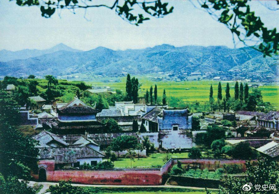 1927年9月19日，毛泽东在浏阳文家市里仁大发召开前敌委员会会议，经过激烈争论，决定放弃攻打长沙的计划，改向敌人统治力量薄弱的湘赣边界的山区进军。图为文家市里仁大发旧址。